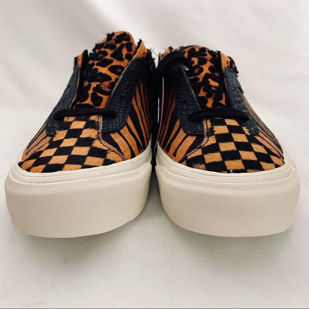 VANS~Unisex / BOLD Classic Sneaker - Picture 13 of 15